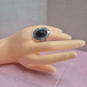 💜paparazzi Silver-Tone Black Oval Statement Ring